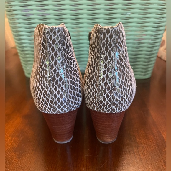 Vionic Women's Bromley Ankle Booties - Picture 6 of 9